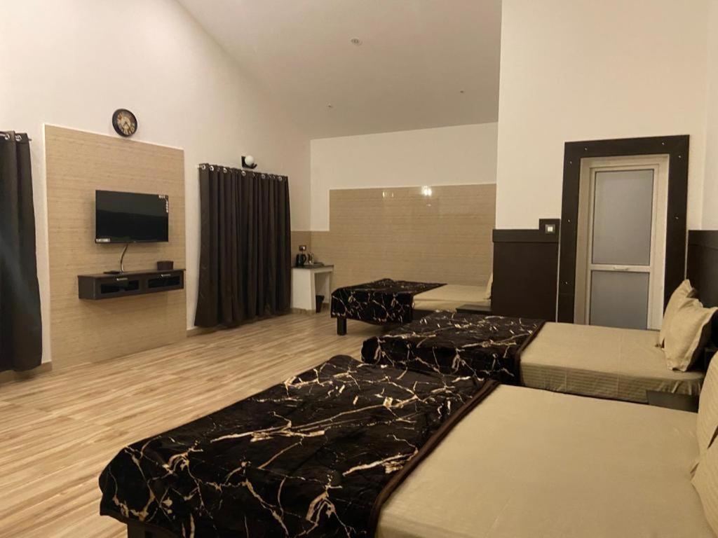 Rr Holiday Inn 科代卡纳尔 外观 照片